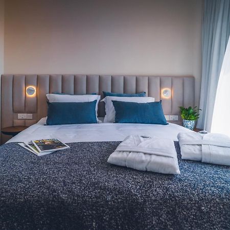 Hotel Wellclub - Wellness Family Experience - Seaview Paphos Esterno foto