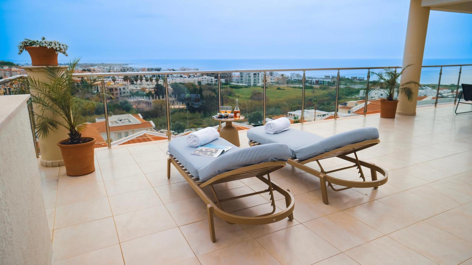 Hotel Wellclub - Wellness Family Experience - Seaview Paphos Esterno foto