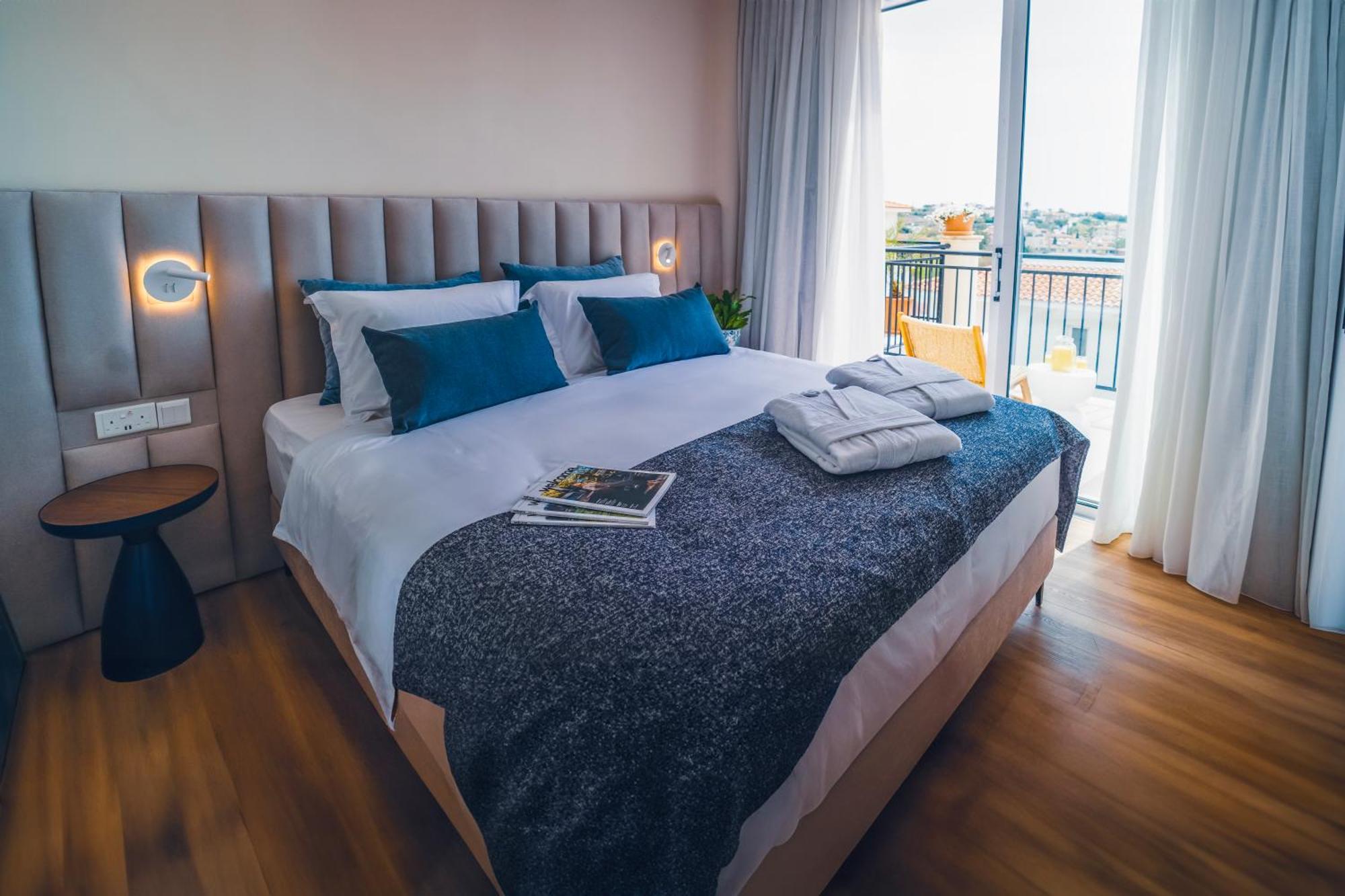Hotel Wellclub - Wellness Family Experience - Seaview Paphos Esterno foto