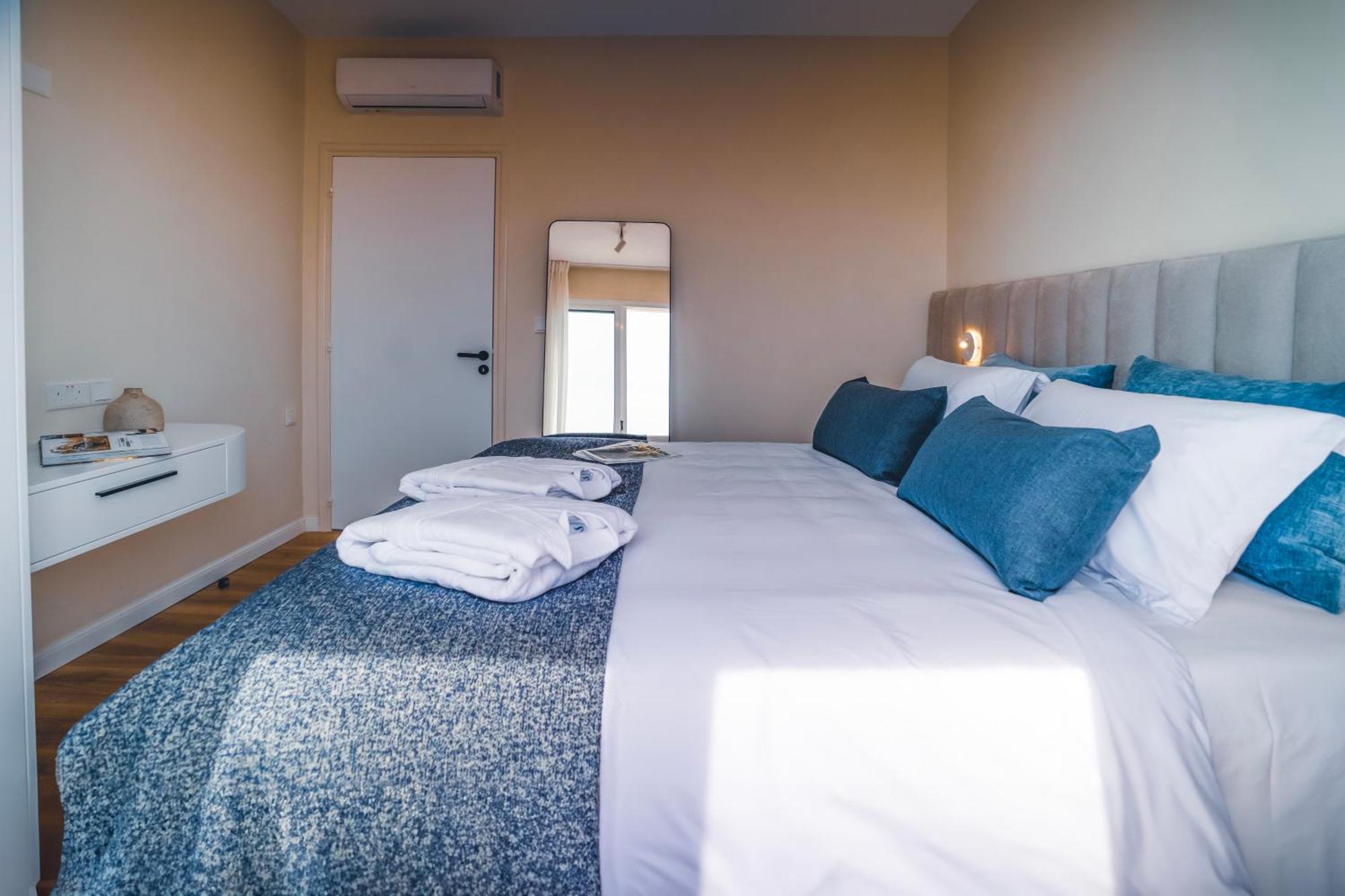Hotel Wellclub - Wellness Family Experience - Seaview Paphos Esterno foto
