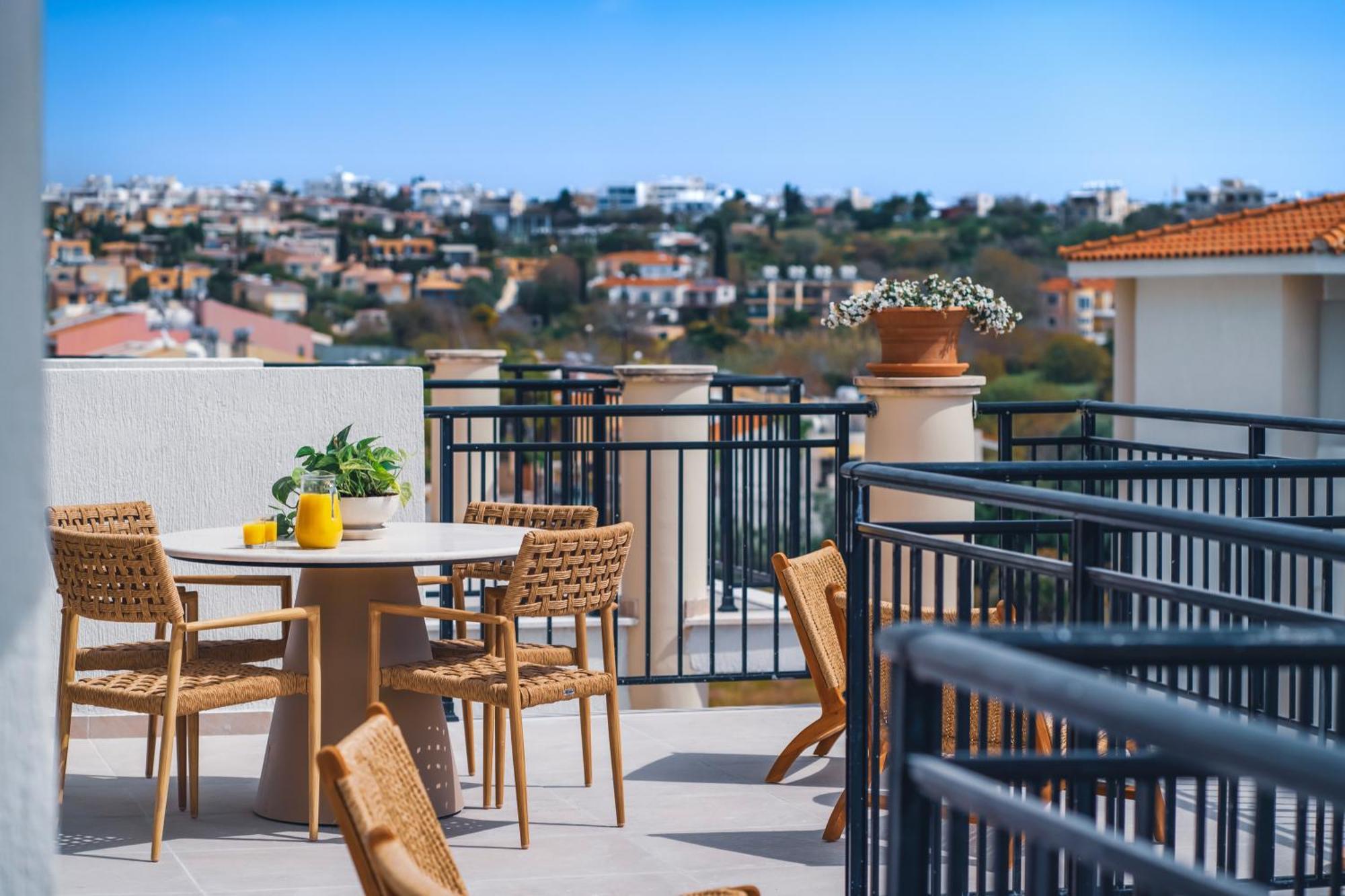 Hotel Wellclub - Wellness Family Experience - Seaview Paphos Esterno foto