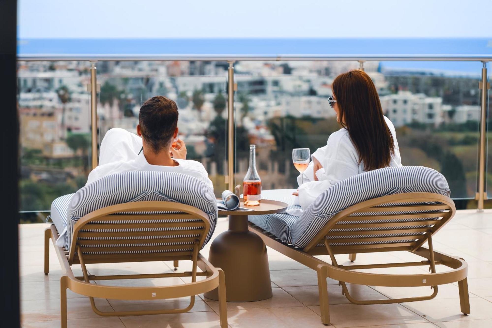 Hotel Wellclub - Wellness Family Experience - Seaview Paphos Esterno foto