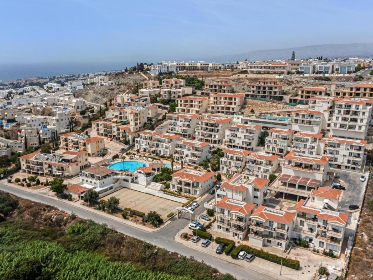 Hotel Wellclub - Wellness Family Experience - Seaview Paphos Esterno foto