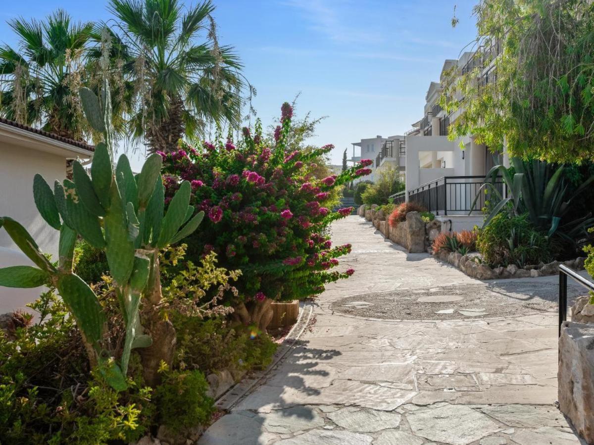 Hotel Wellclub - Wellness Family Experience - Seaview Paphos Esterno foto