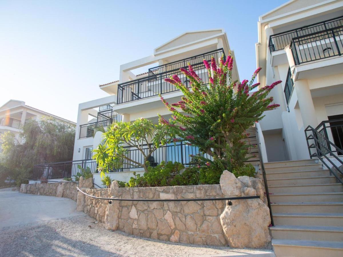 Hotel Wellclub - Wellness Family Experience - Seaview Paphos Esterno foto