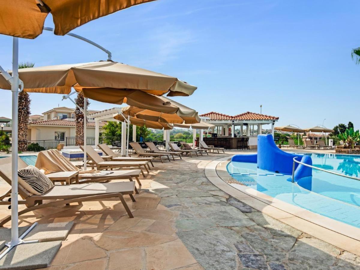 Hotel Wellclub - Wellness Family Experience - Seaview Paphos Esterno foto