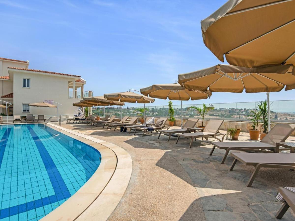 Hotel Wellclub - Wellness Family Experience - Seaview Paphos Esterno foto