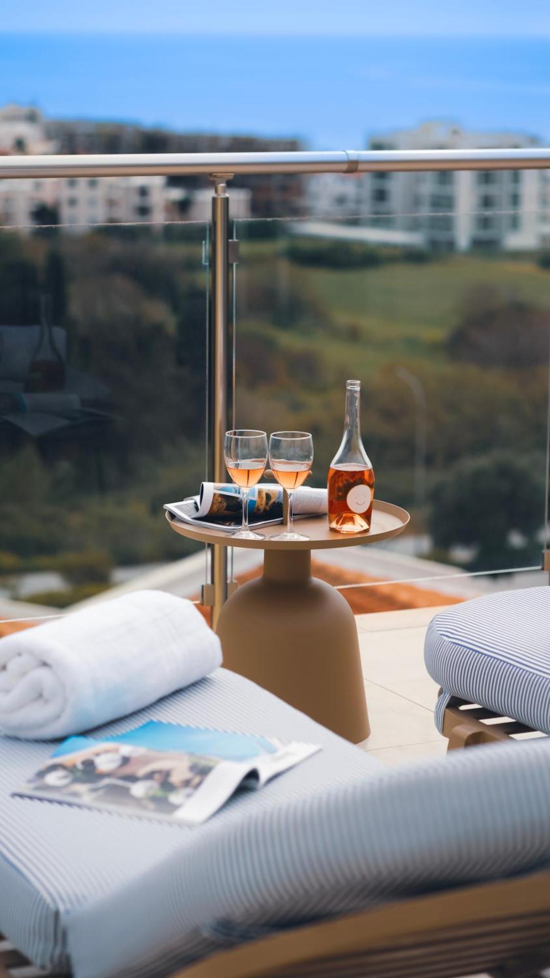 Hotel Wellclub - Wellness Family Experience - Seaview Paphos Esterno foto