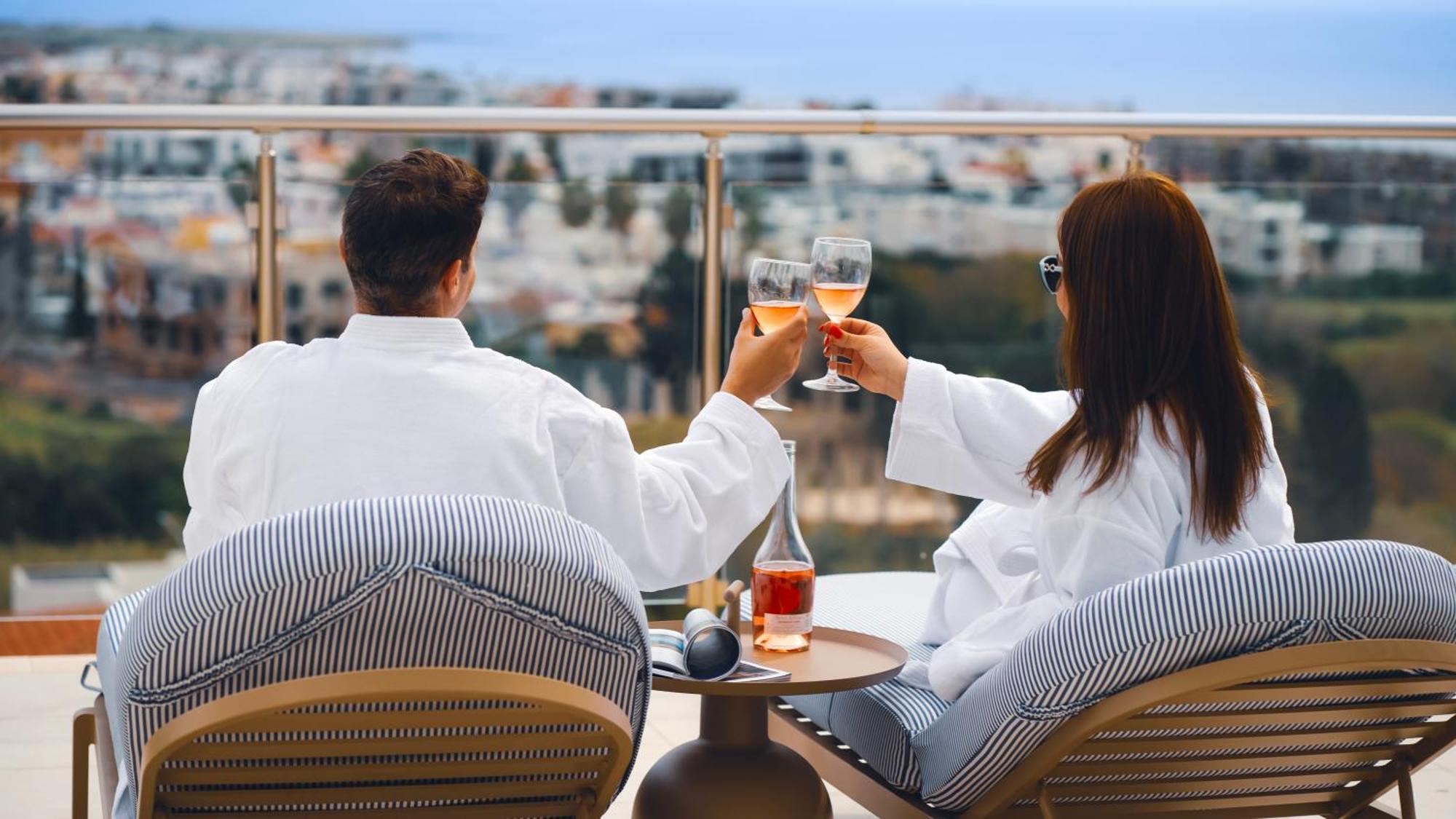 Hotel Wellclub - Wellness Family Experience - Seaview Paphos Esterno foto