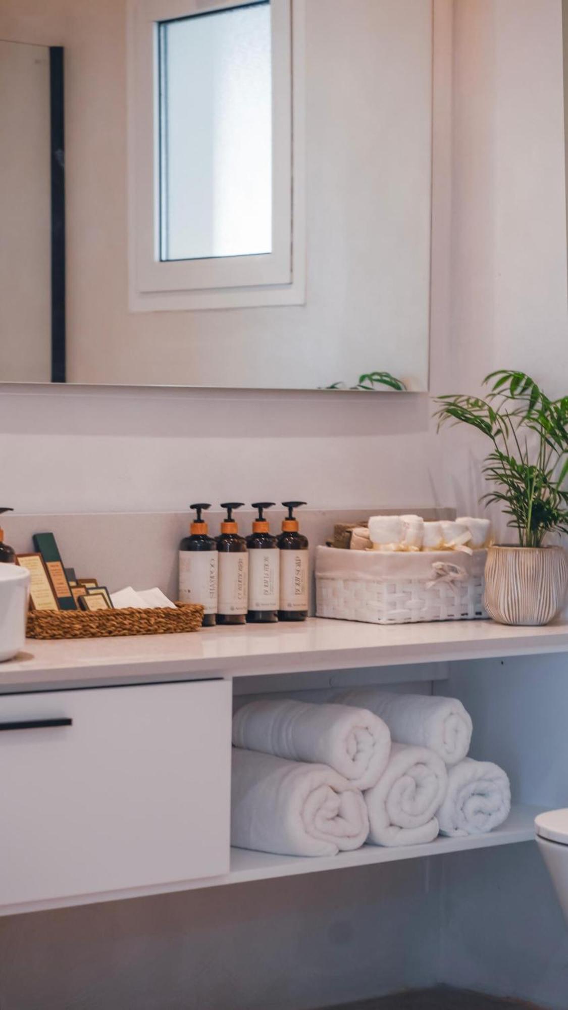 Hotel Wellclub - Wellness Family Experience - Seaview Paphos Esterno foto